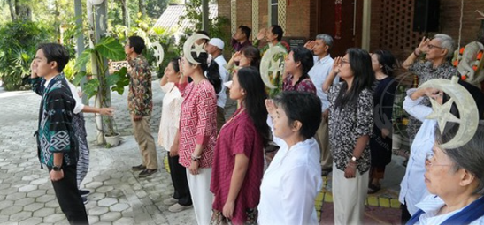 Meriah dan Penuh Makna: Anand Ashram Gelar Upacara Bendera